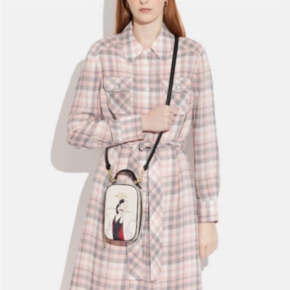 Disney X Coach Eva Phone Crossbody With Cruella Motif - Picture 3 of 5